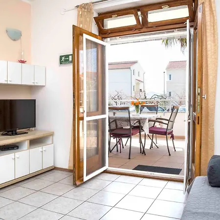Zora Apartment